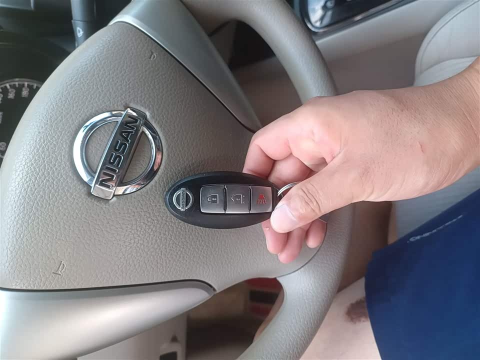 Nissan TIIDA Nissan TIIDA