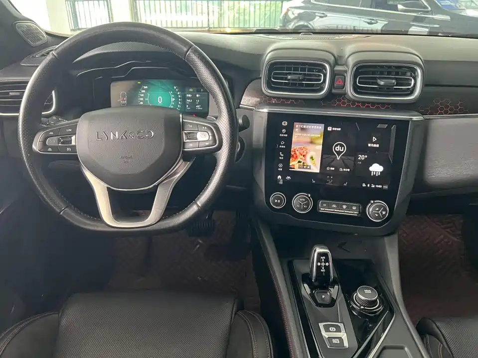 Lynk & Co 03