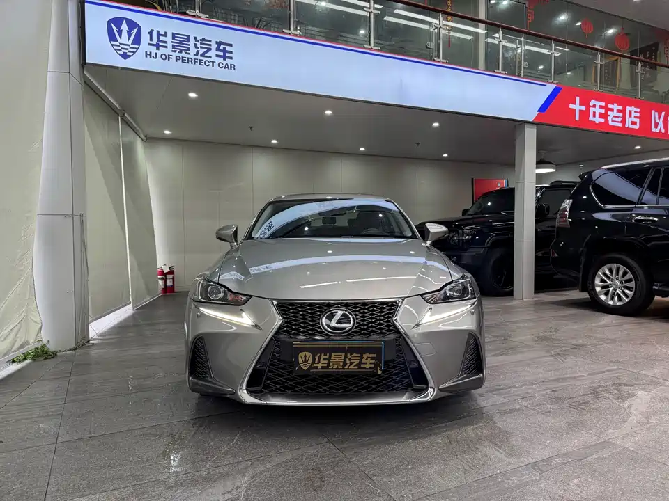 Lexus IS