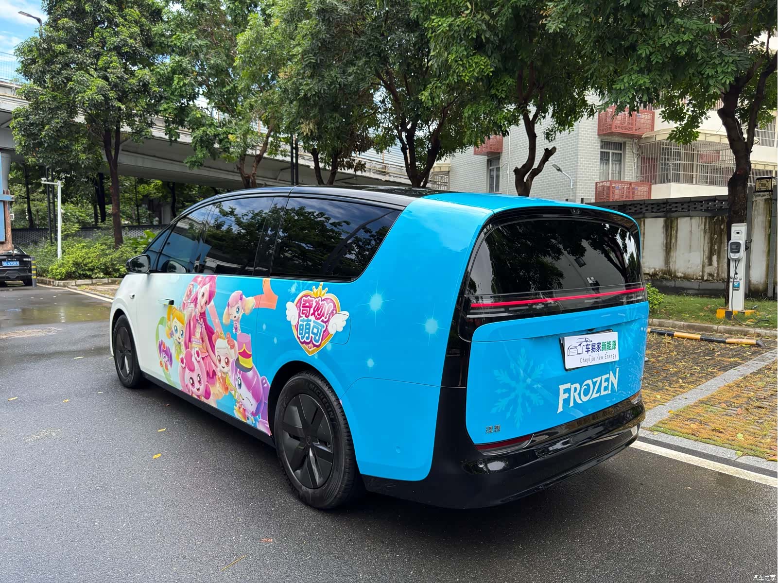 Li Auto MEGA, 2025 9