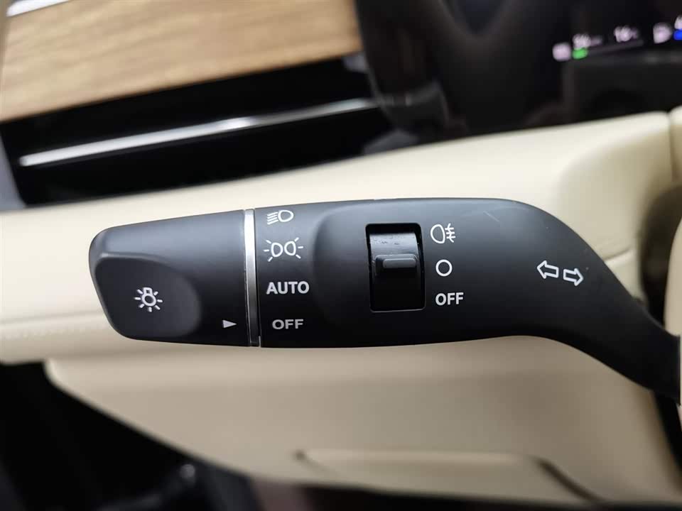 AITO Ask the world M7