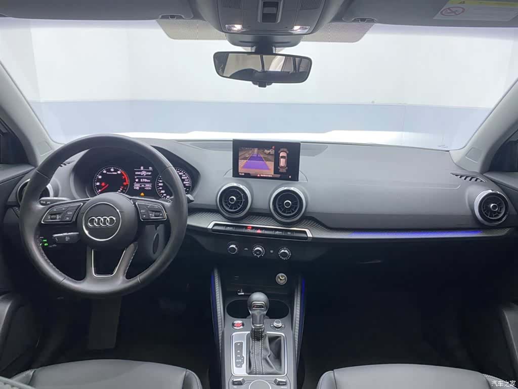 Audi Q2L, 2023 13