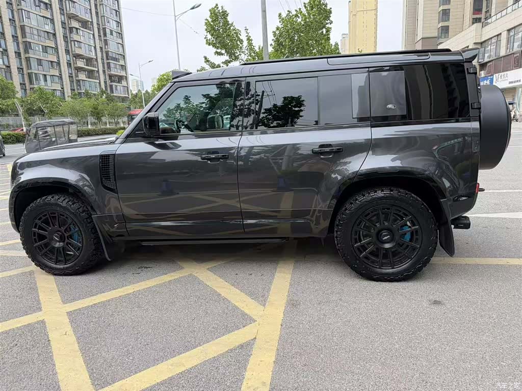 Land Rover Defender, 2023 4