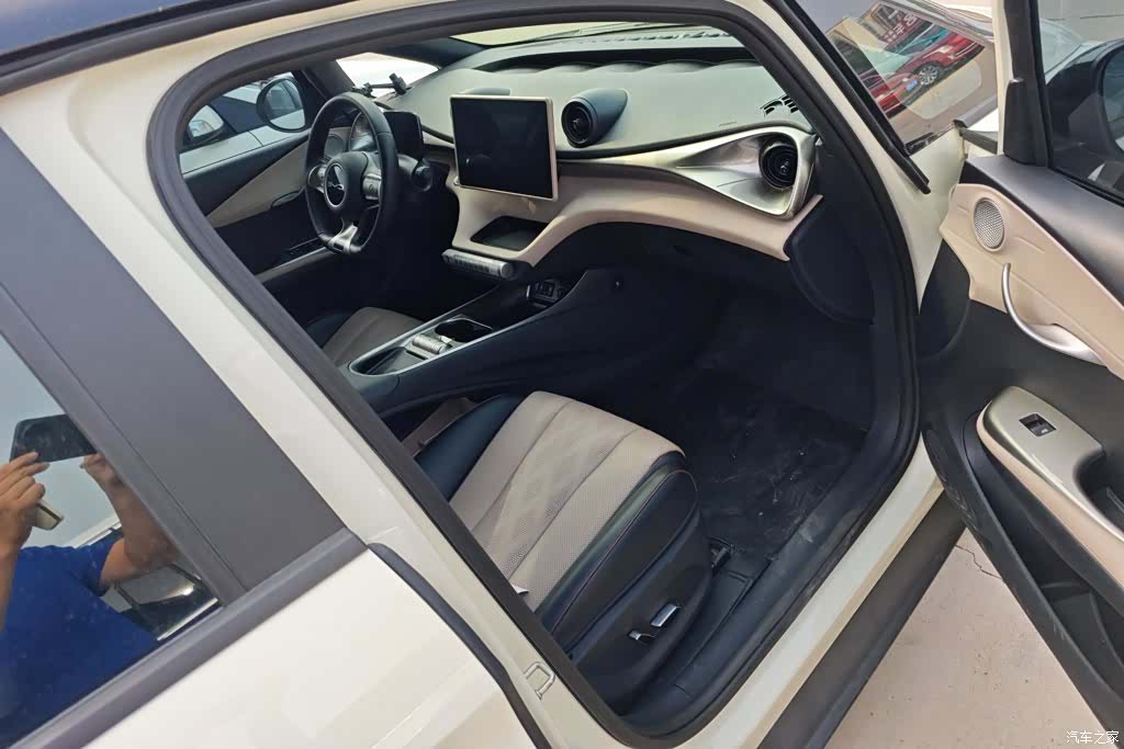 BYD Dolphin, 2023 8