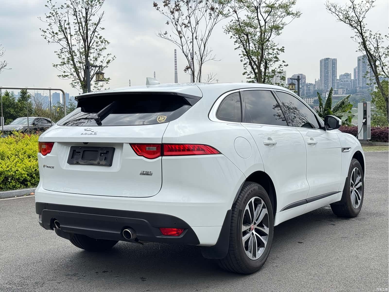 Jaguar F-PACE, 2017 11