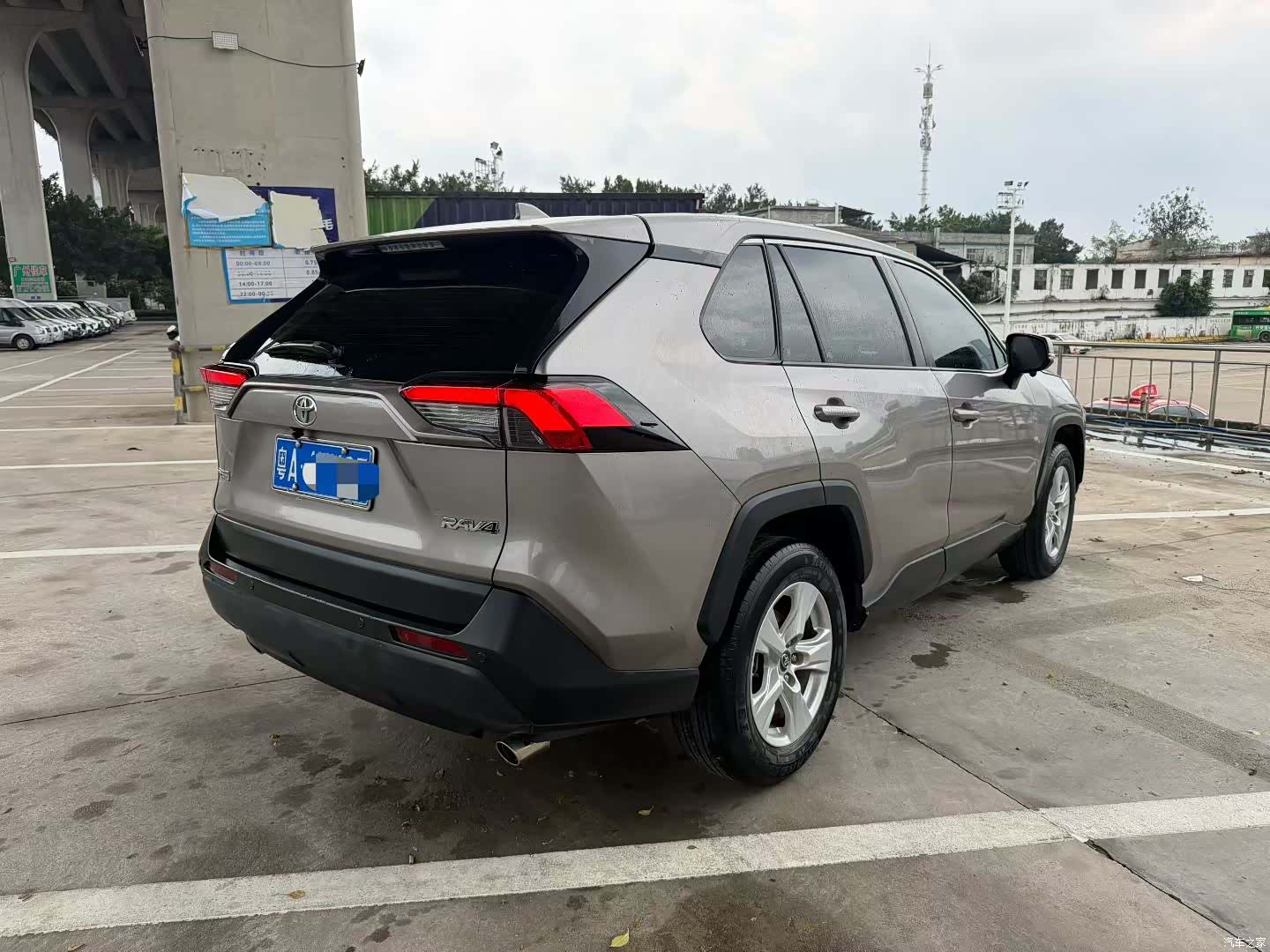 Toyota RAV4, 2022 4