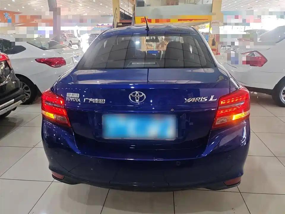 Toyota YARiS L to enjoy