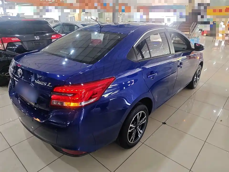 Toyota YARiS L to enjoy