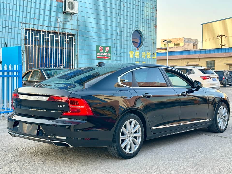 Volvo S90