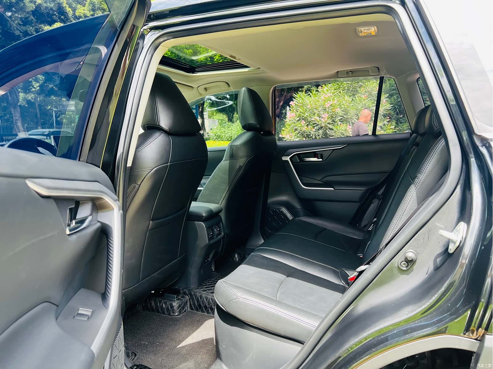 Toyota RAV4, 2022 9