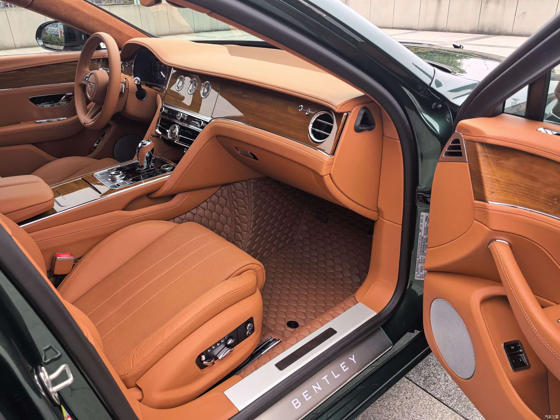 Bentley Flying Spur, 2022 16