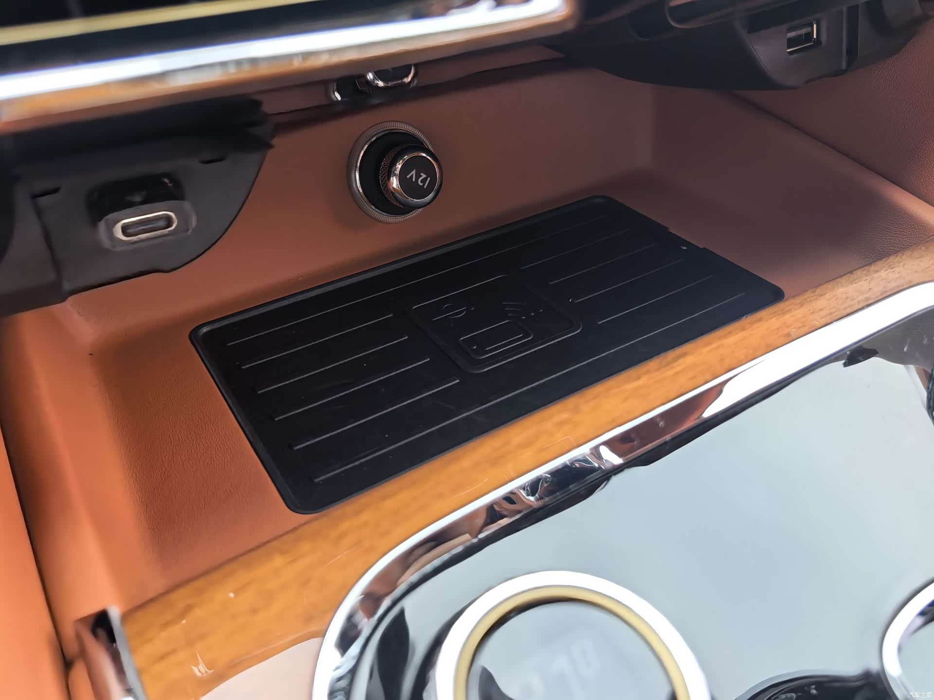 Bentley Flying Spur, 2022 12