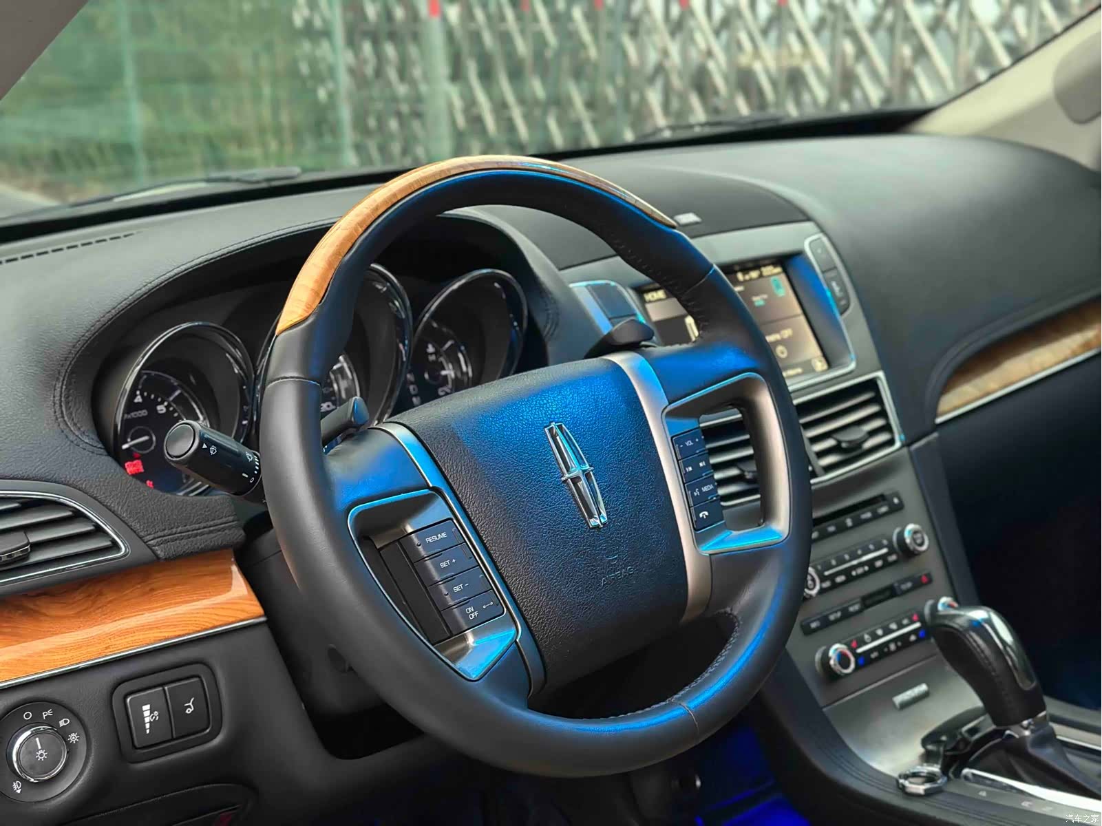 Lincoln MKT, 2012 9