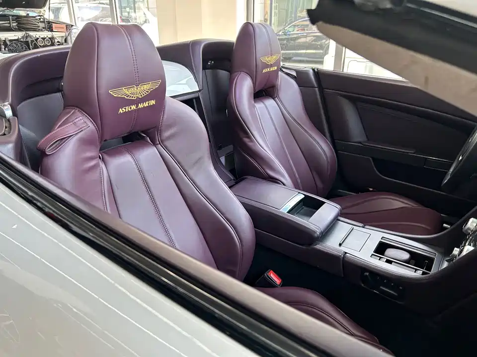 Aston Martin V8 Vantage