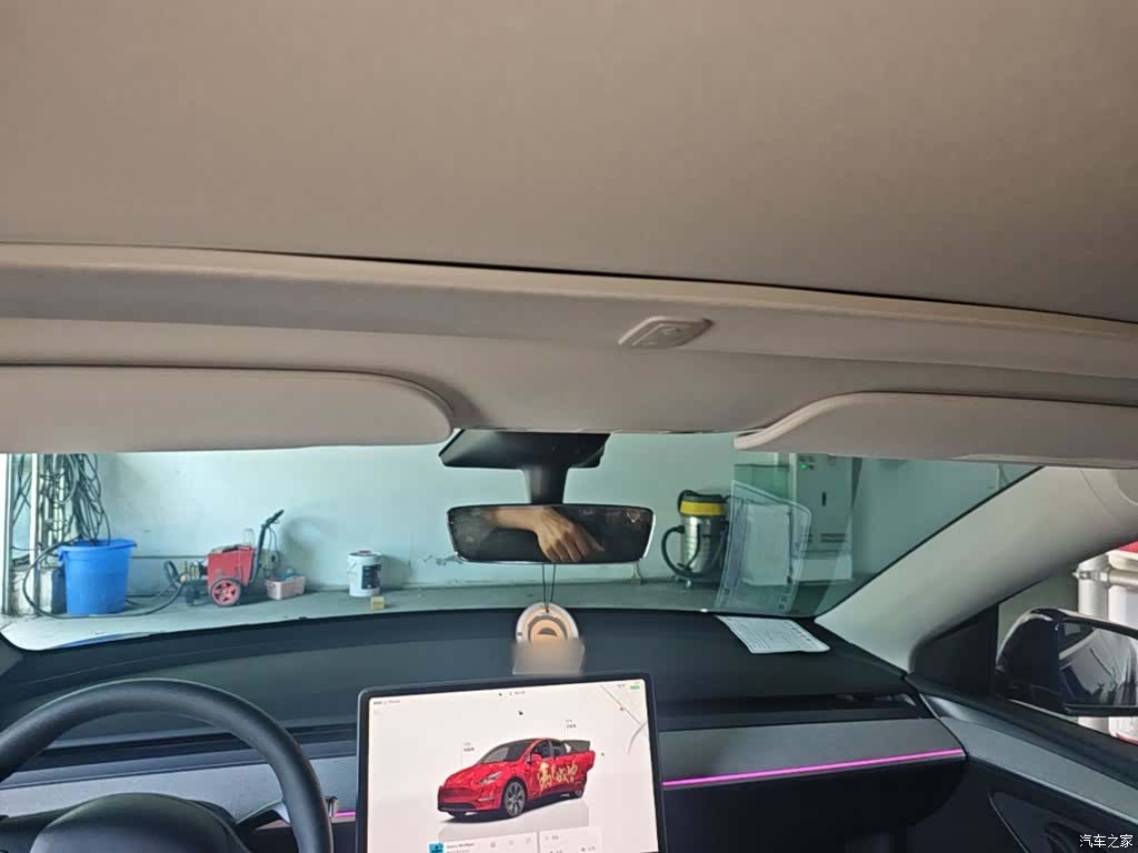 Tesla Model Y, 2023 18