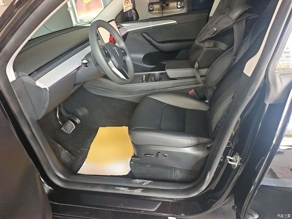Tesla Model Y, 2023 15