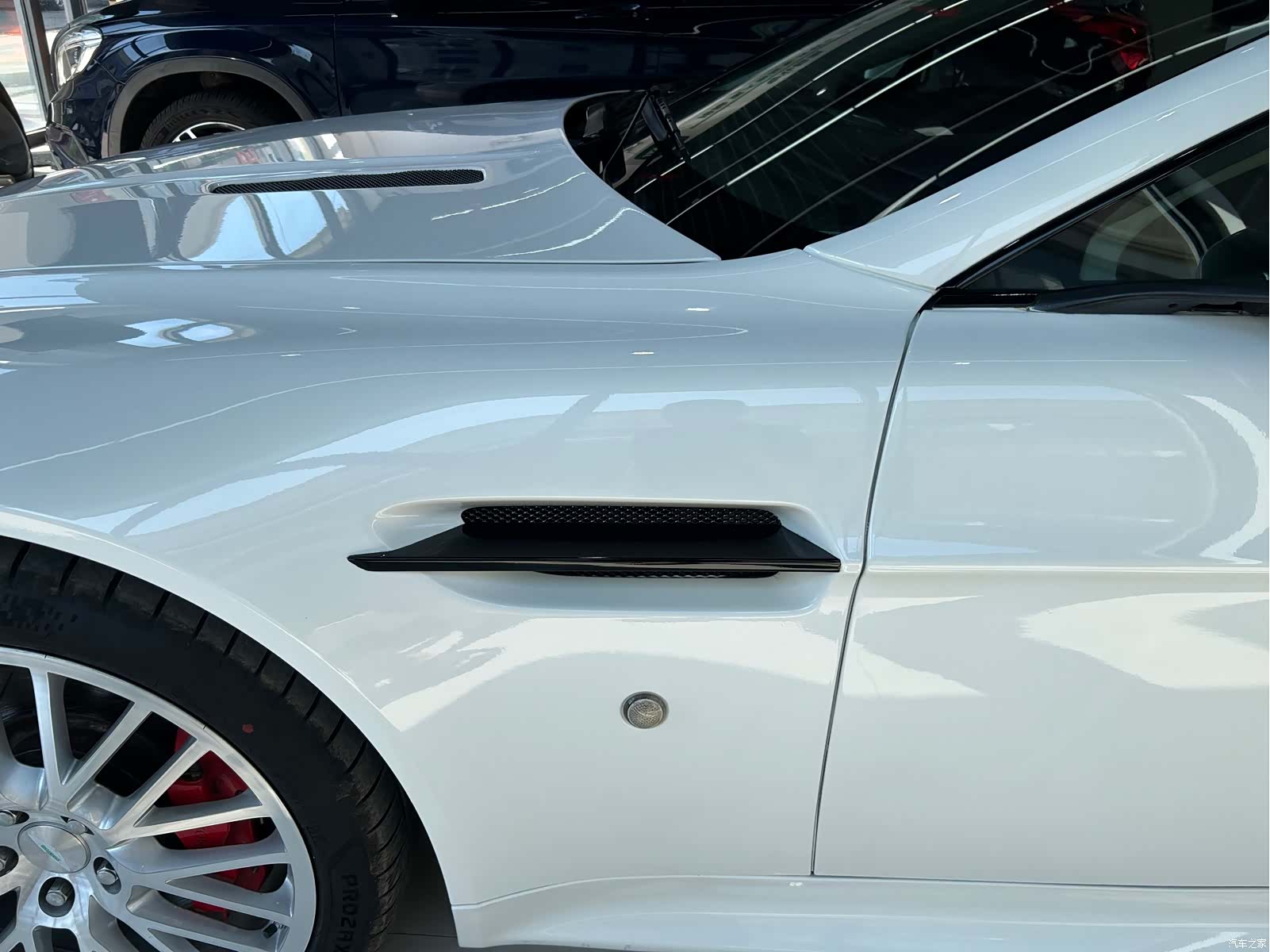 Aston Martin Vantage, 2011 21