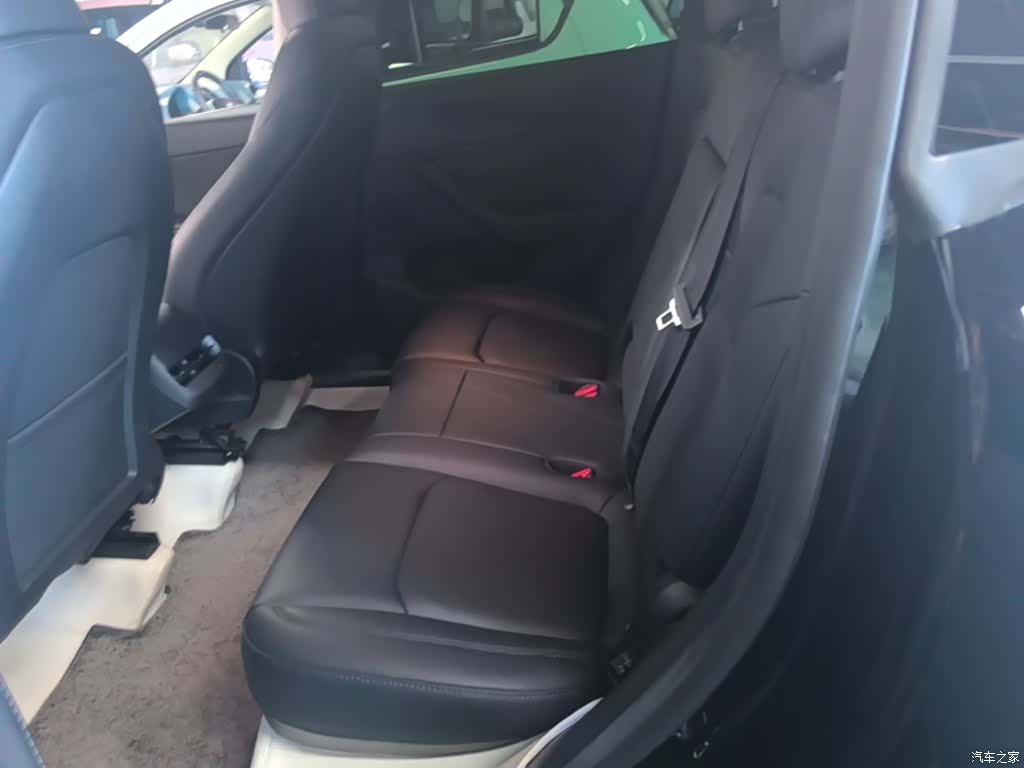 Tesla Model Y, 2023 17