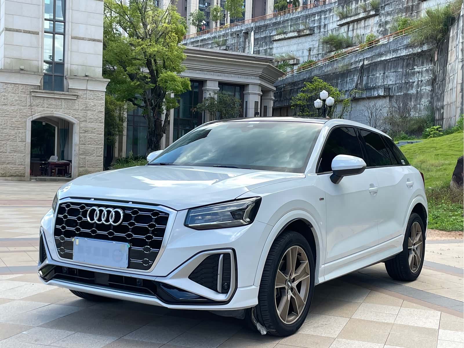 Audi Q2L, 2022 1