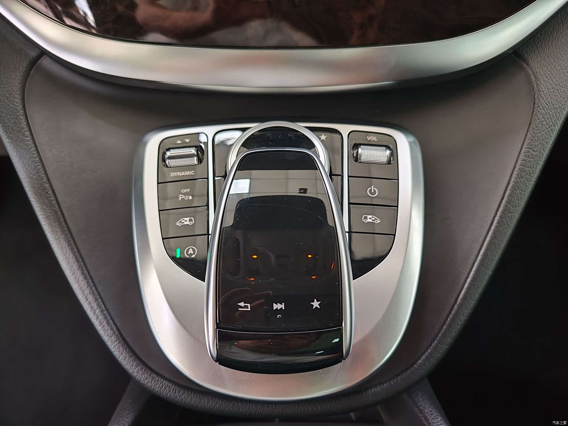 Mercedes-Benz V-Class, 2019 16