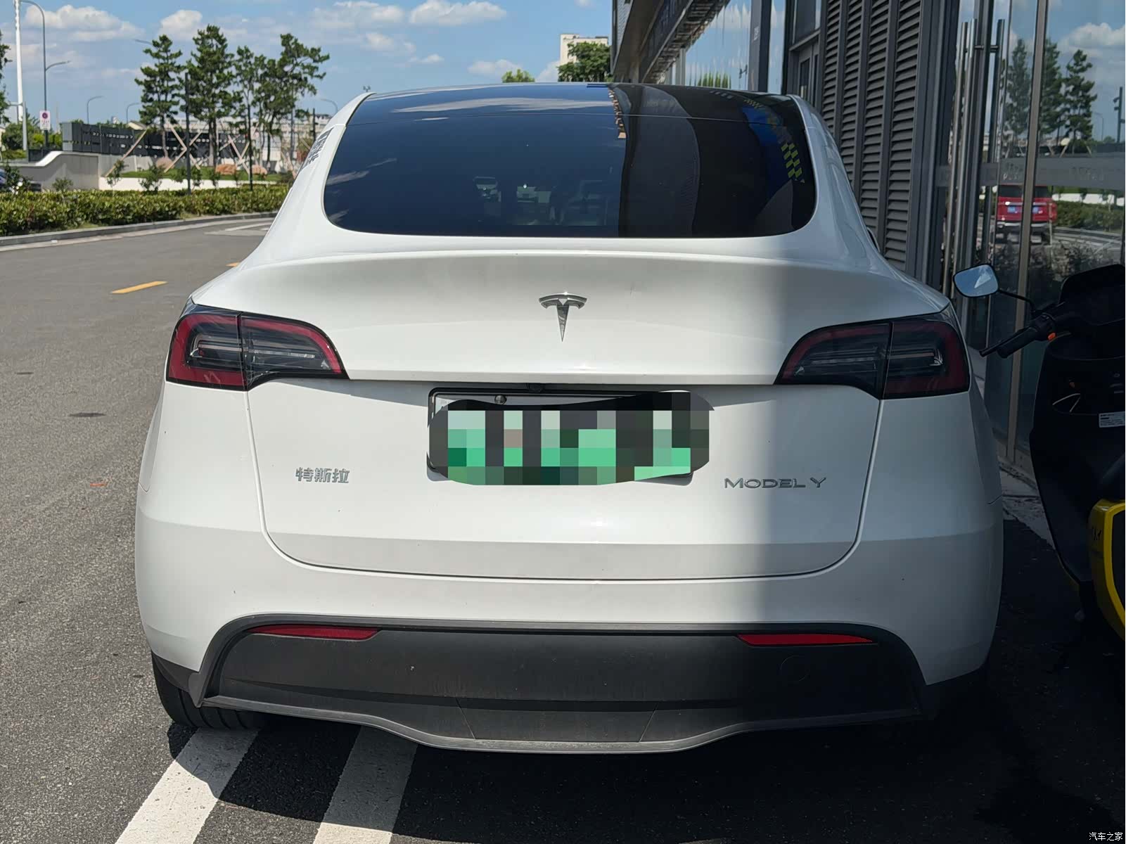 Tesla Model Y, 2024 8