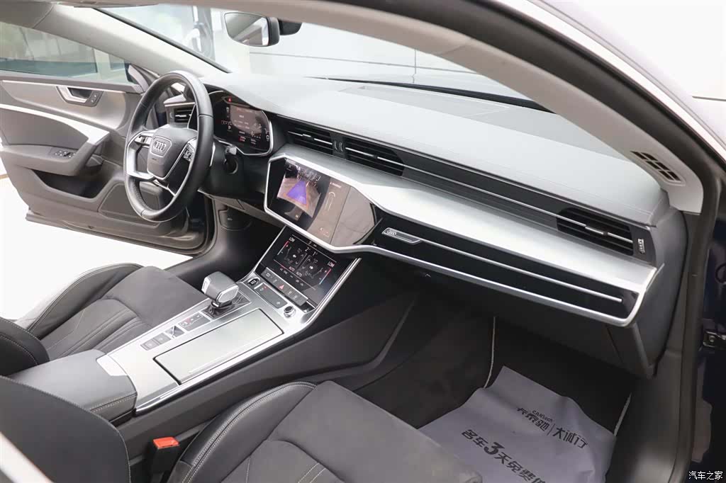 Audi A7L, 2024 23