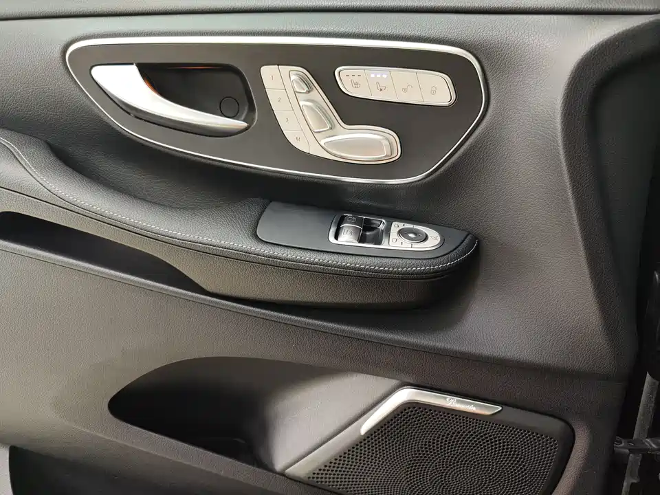 Mercedes-Benz V-class