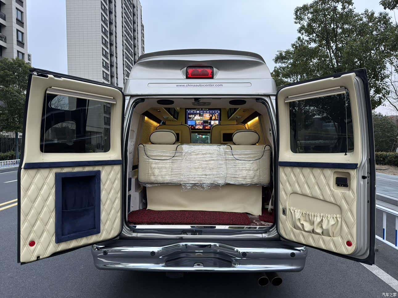 Ford E350, 2012 16