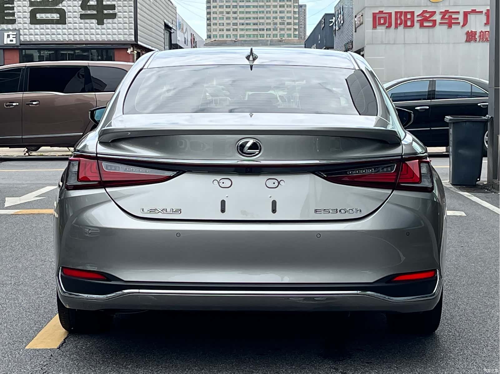 Lexus ES, 2024 4