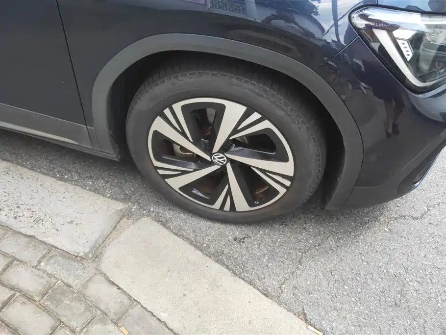 Volkswagen ID.6 CROZZ