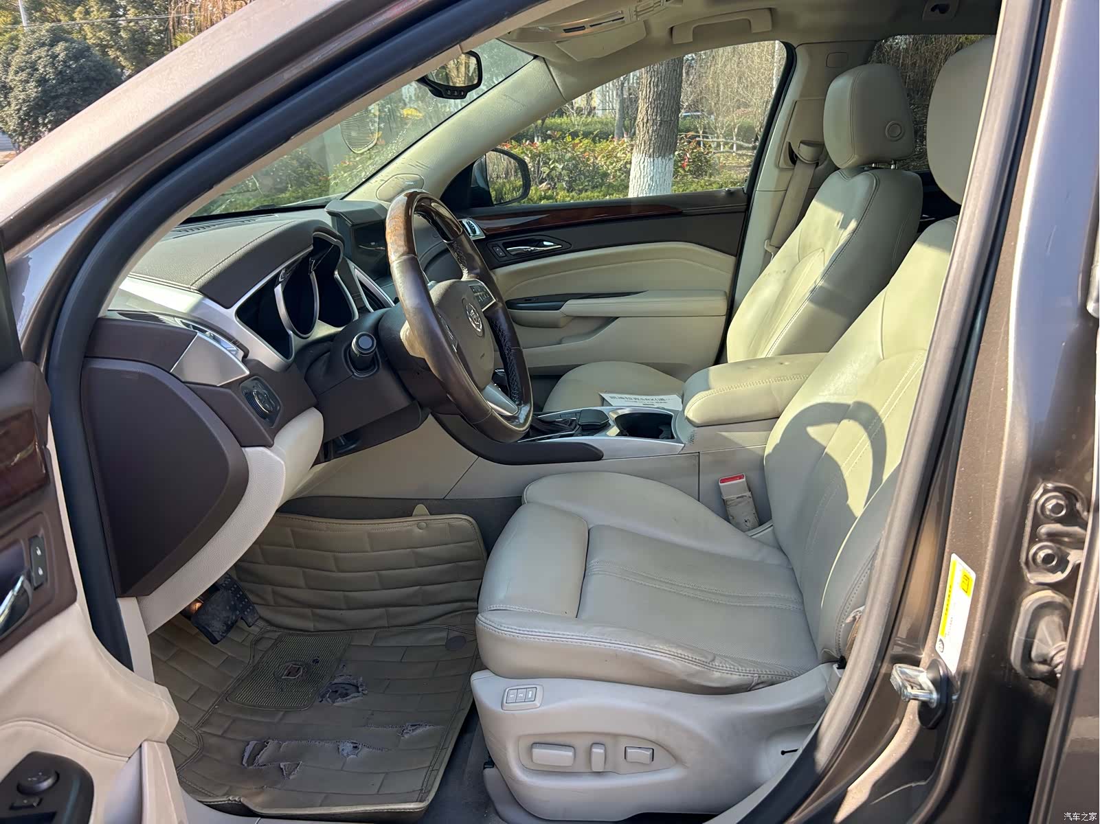 Cadillac SRX, 2011 все фото