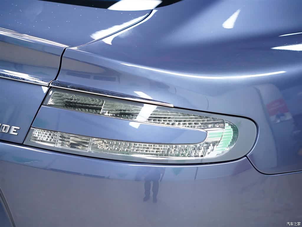 Aston Martin Rapide, 2011 4