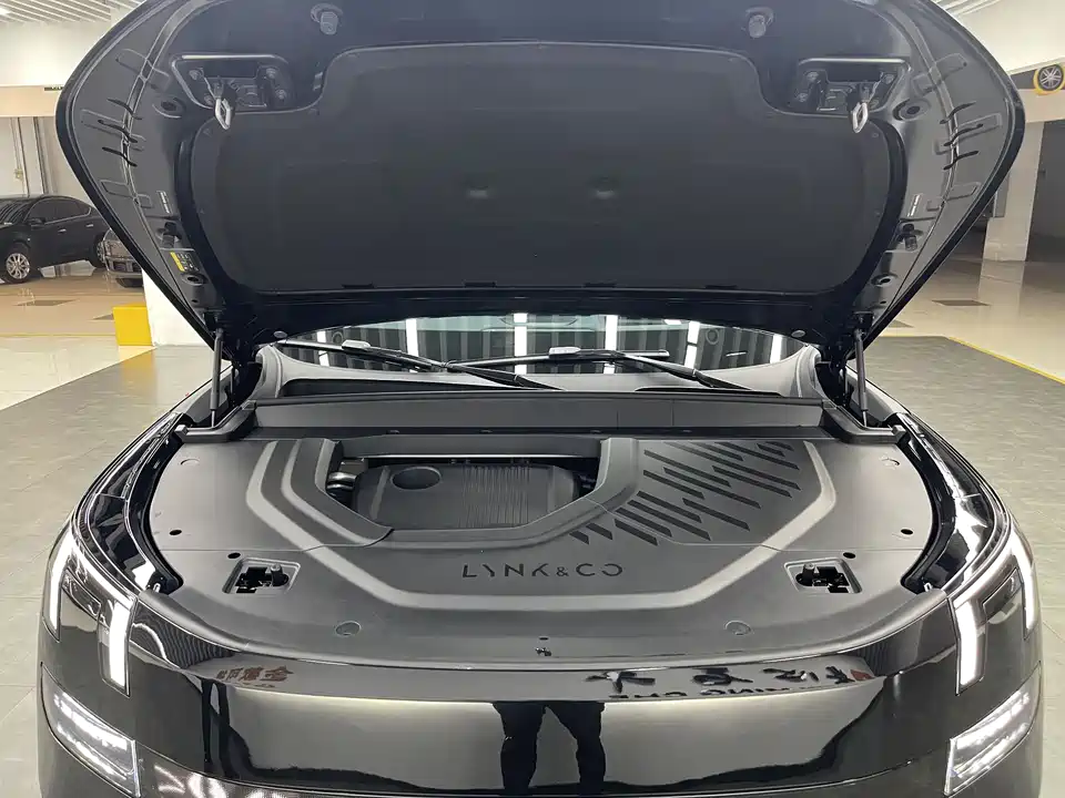 Lynk & Co 900