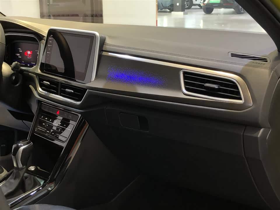 Volkswagen T-ROC exploring Songs