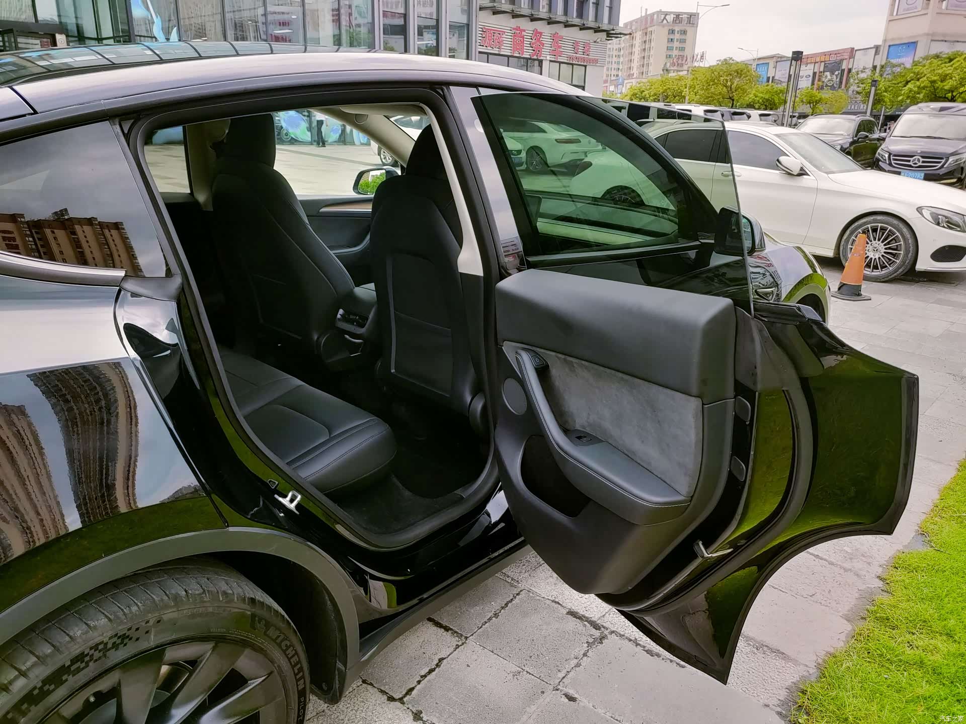 Tesla Model Y, 2022 26