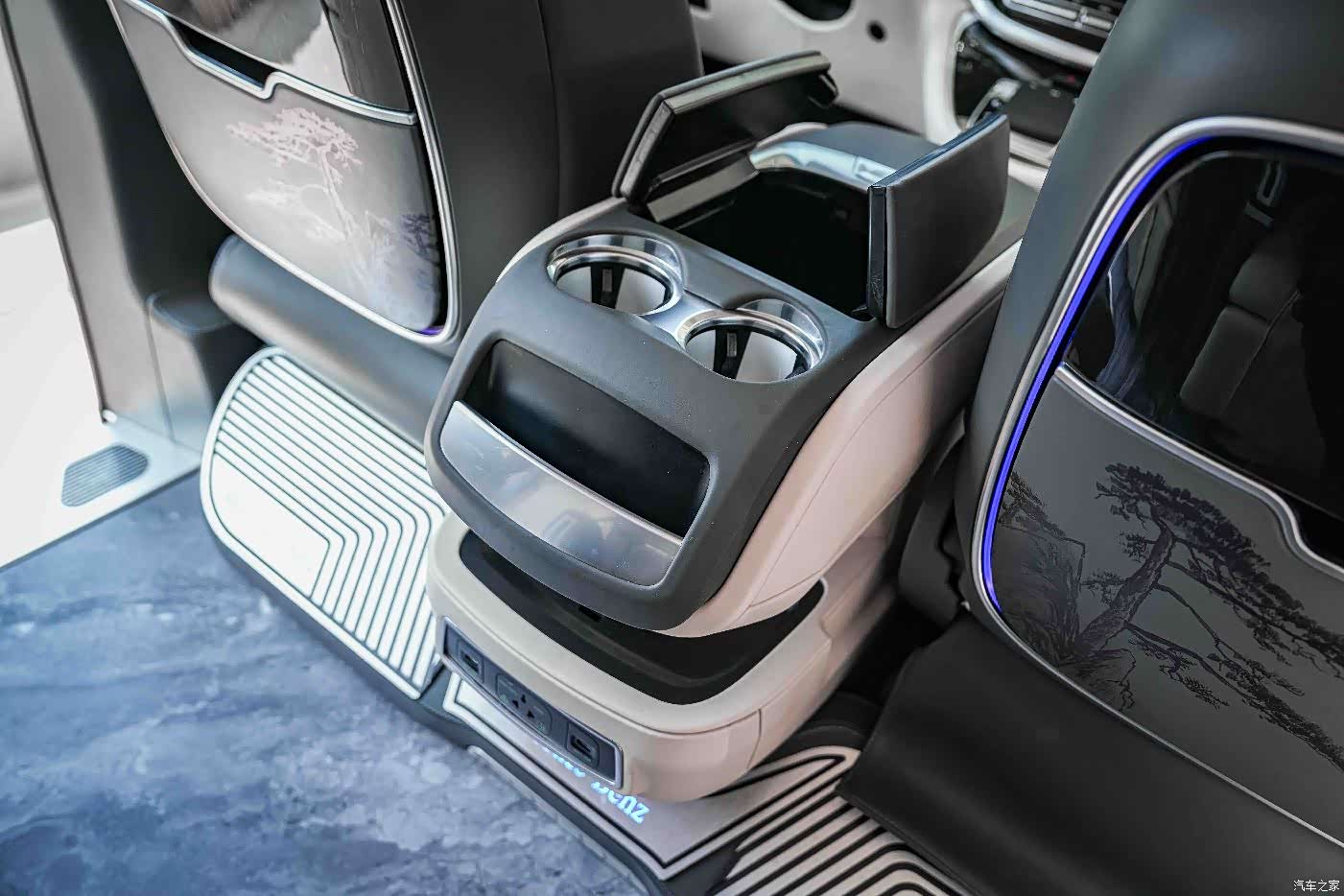 Mercedes-Benz 7, 2024 7