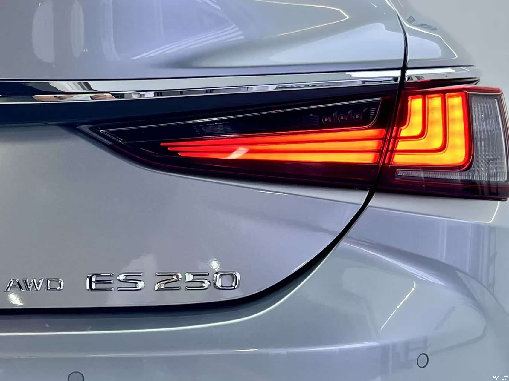 Lexus ES, 2023 14