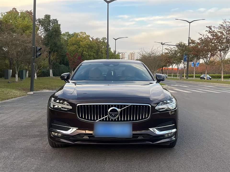 Volvo S90