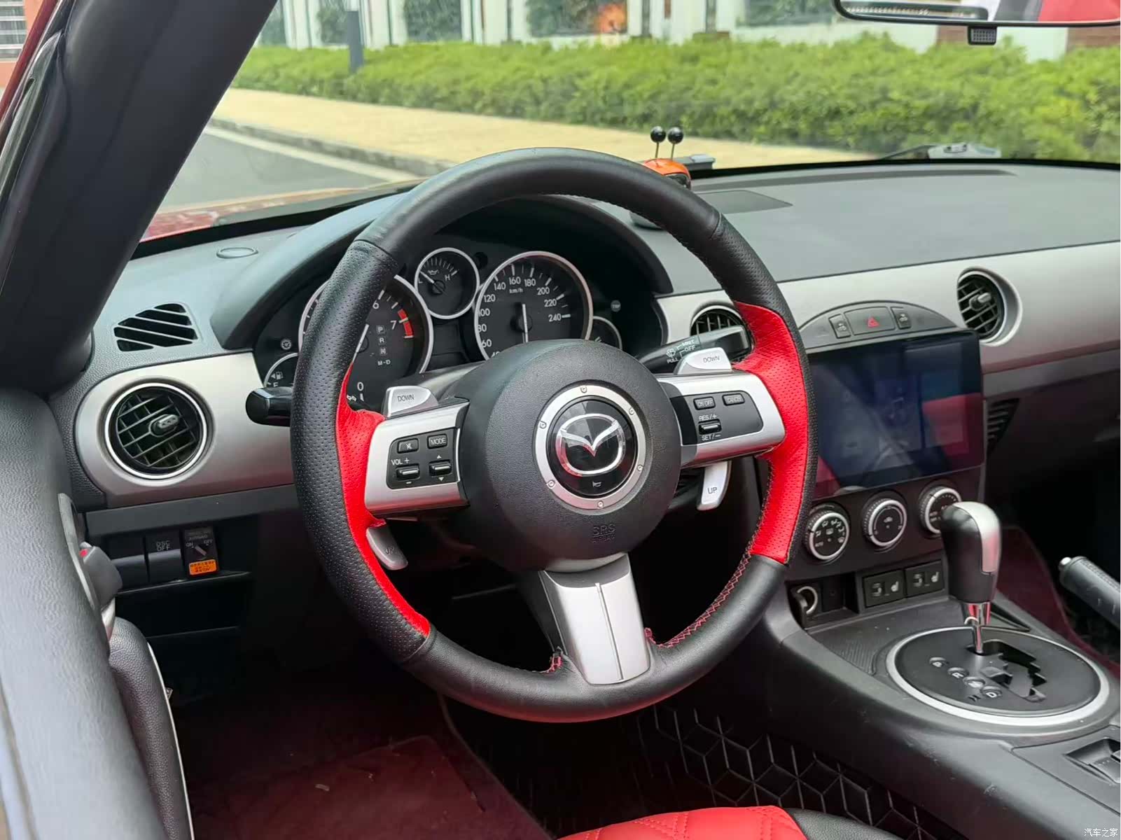 Mazda MX-5, 2011 7