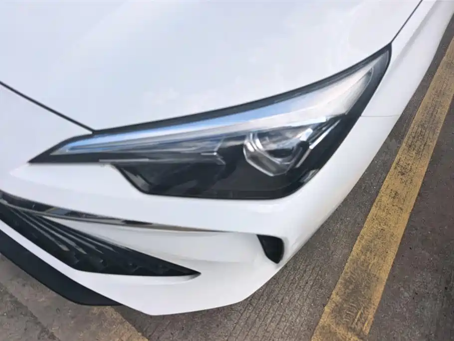 Roewe i5