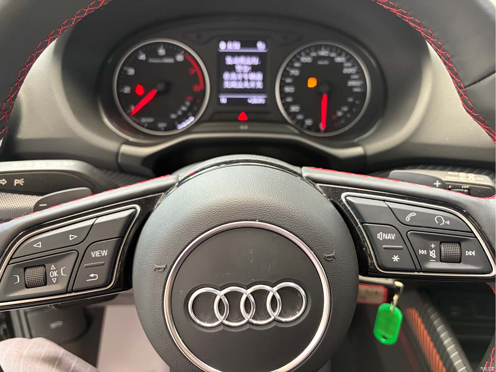 Audi Q2L, 2025 13