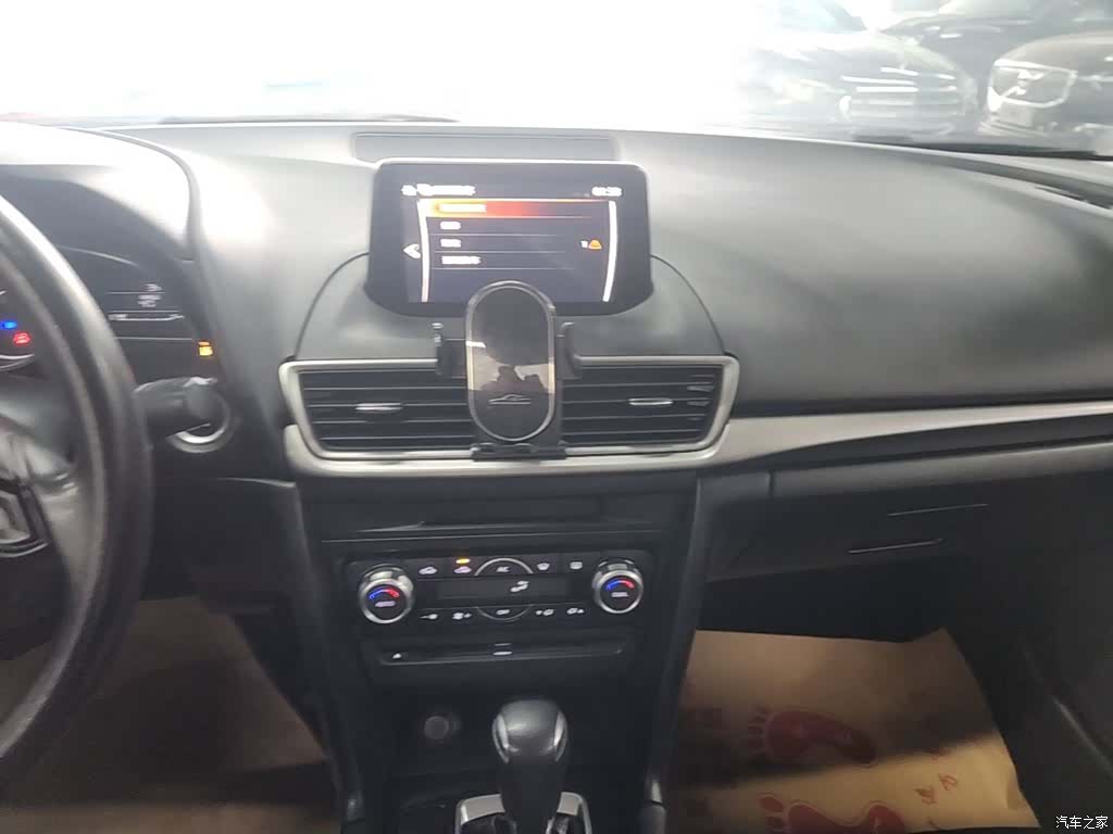 Mazda Mazda3, 2017 13