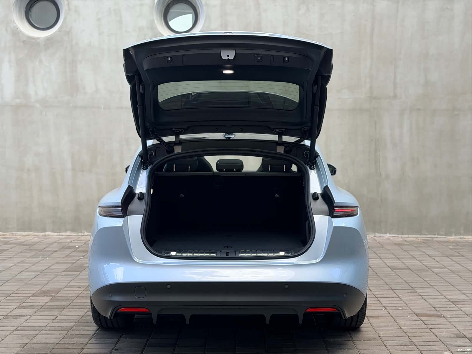 NIO ET5, 2024 11