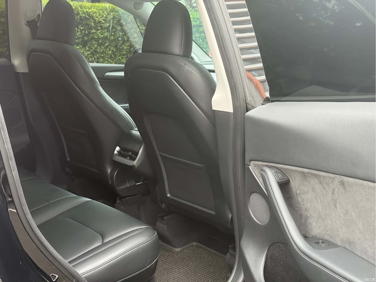 Tesla Model Y, 2023 17