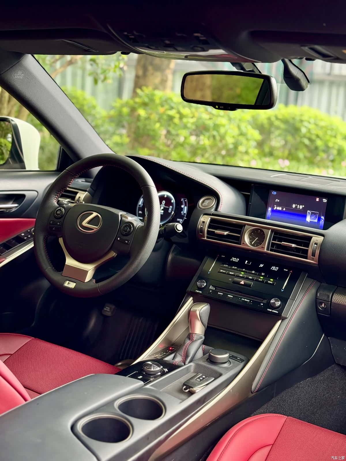 Lexus IS, 2015 8