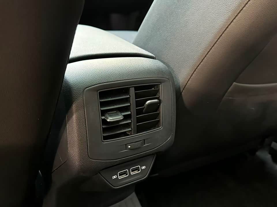 Volkswagen T-ROC exploring Songs