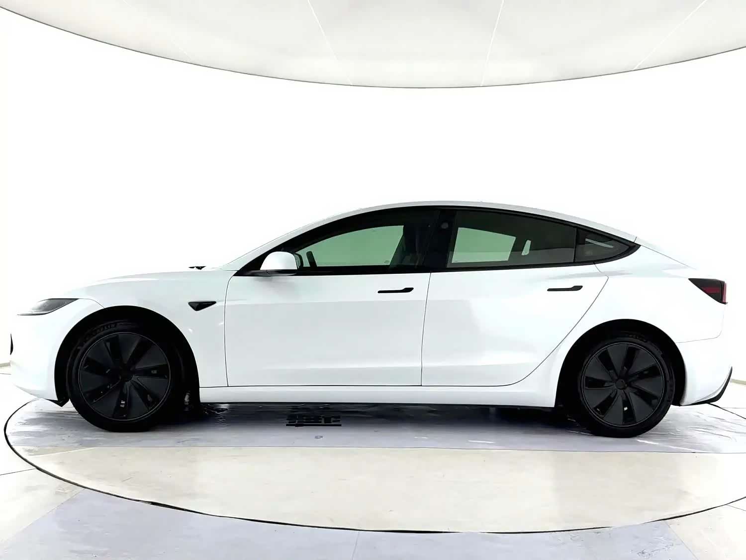 Tesla Model 3, 2025 3