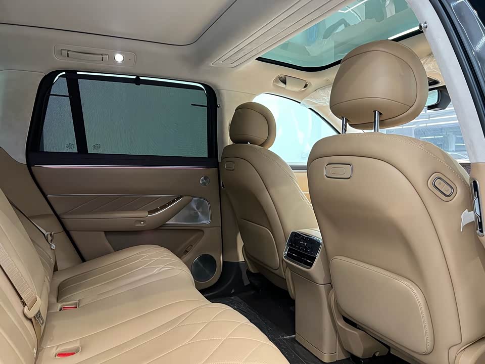 AITO Ask the world M8