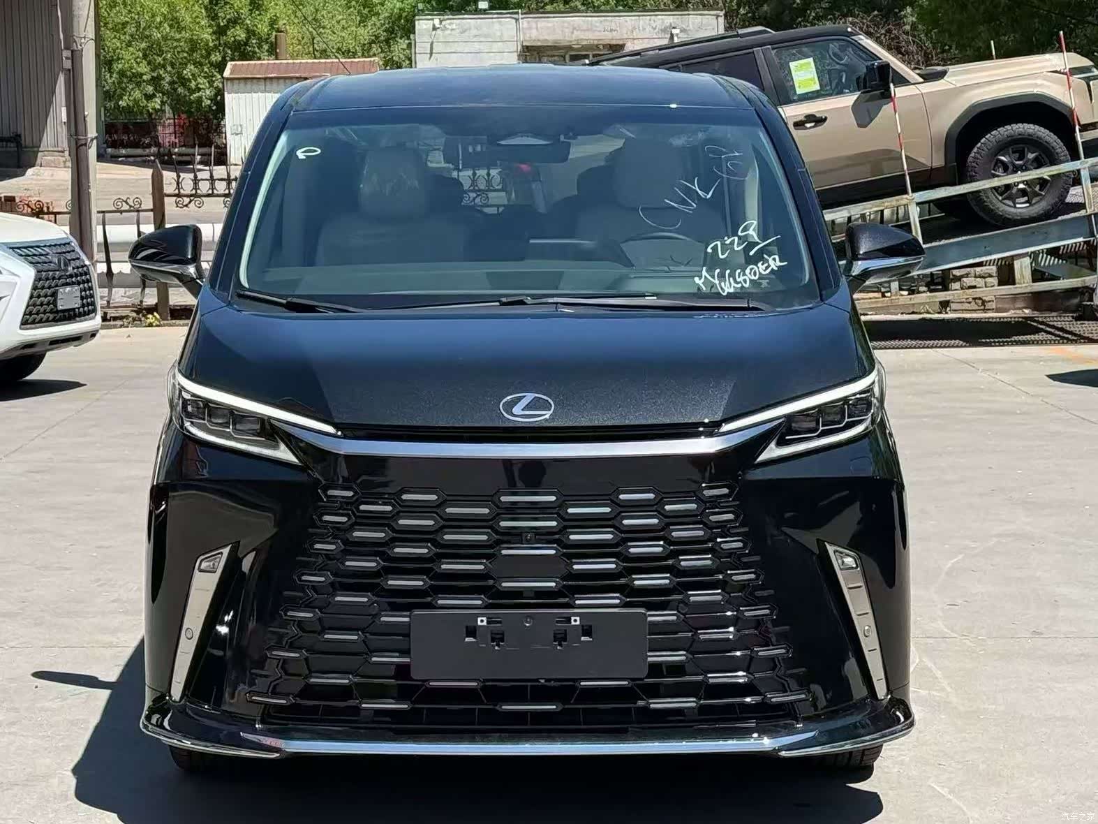 Lexus LM