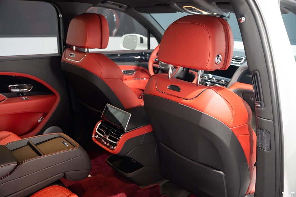 Bentley Bentayga, 2023 17